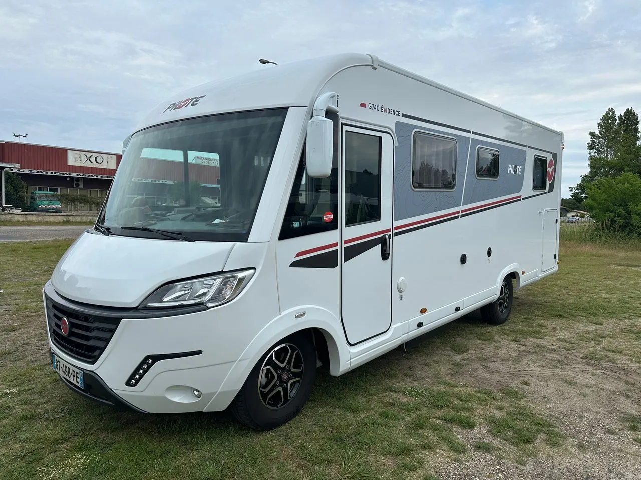 Camping-car occasion – Intégral — Camping-car profilé